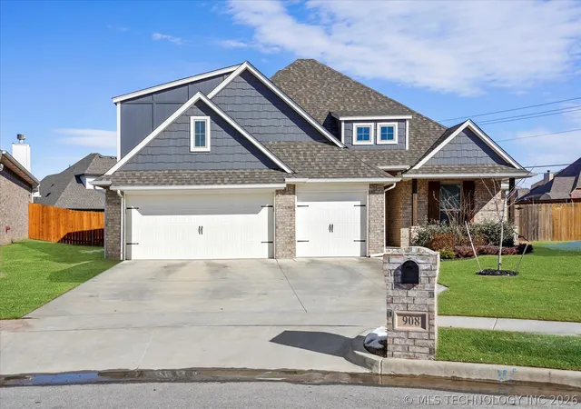 Photo 2 of Sale Pending at 908 E Fulton Ct, Broken Arrow, OK 74012 | MLS# 2606662 | Listing updated on 2026-09-11
