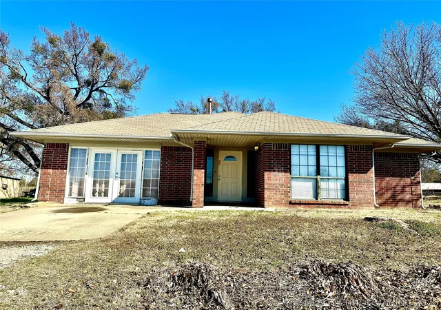 Photo 2 of Sale Pending at 728 N Main, Ada, OK 74820 | MLS# 2606721 | Listing updated on 2026-09-07