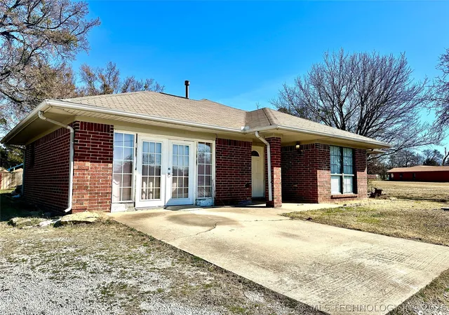 Photo 3 of Sale Pending at 728 N Main, Ada, OK 74820 | MLS# 2606721 | Listing updated on 2026-09-07
