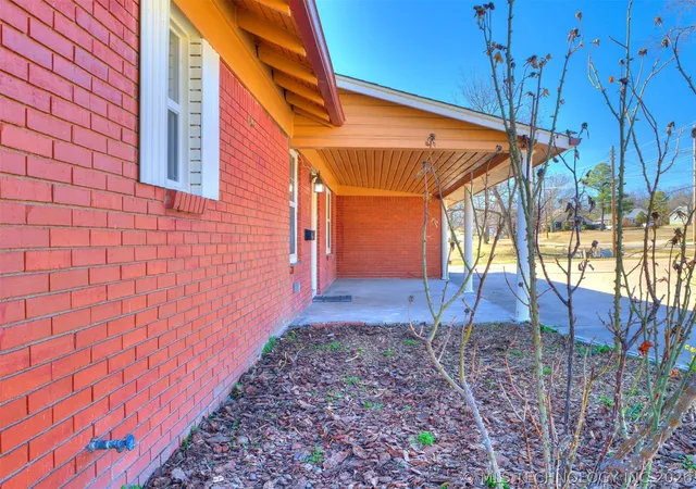 Photo 4 of Sale Pending at 2524 W 51st Street, Tulsa, OK 74107 | MLS# 2606310 | Listing updated on 2026-09-08