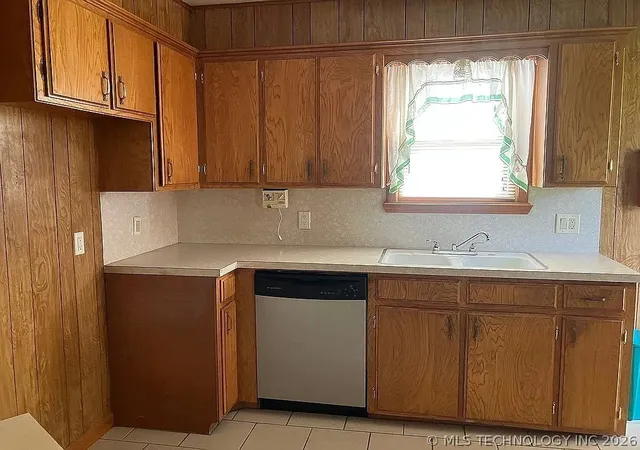 Photo 4 of Single family home for sale at 504 S Seminole, Weleetka, OK 74880 | MLS# 2607237 | Listing updated on 2026-09-01