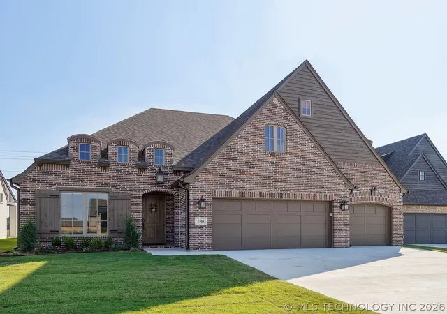 Single family home for sale at 2705 W Twin Oaks St, Broken Arrow, OK 74011 | MLS# 2607695 | Listing updated on 2026-08-29