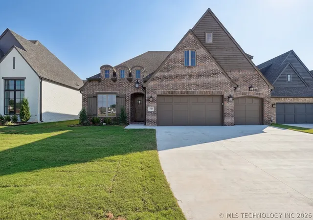 Photo 2 of Single family home for sale at 2705 W Twin Oaks St, Broken Arrow, OK 74011 | MLS# 2607695 | Listing updated on 2026-08-29