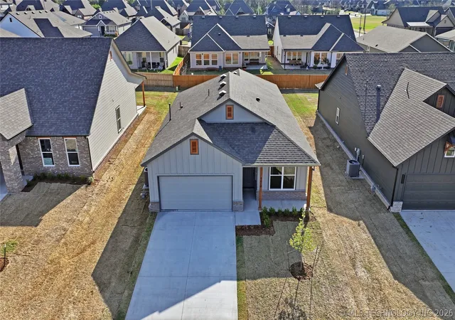 Photo 2 of Single family home for sale at 6619 S Aster Ave, Broken Arrow, OK 74011 | MLS# 2607718 | Listing updated on 2026-09-08