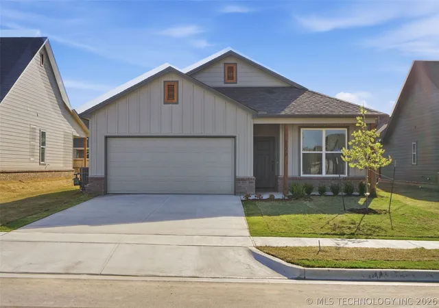 Photo 3 of Single family home for sale at 6619 S Aster Ave, Broken Arrow, OK 74011 | MLS# 2607718 | Listing updated on 2026-09-08