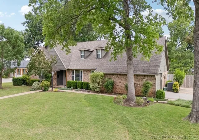Photo 3 of Single family home for sale at 2995 E 56th Place S, Tulsa, OK 74105 | MLS# 2607792 | Listing updated on 2026-09-11