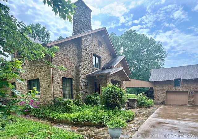 Photo 2 of Single family home for sale at 1007 S Wilson Ave, Cushing, OK 74023 | MLS# 2604388 | Listing updated on 2026-09-08