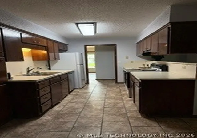 Photo 3 of Sale Pending at 3229 S 214th Eastavenue, Broken Arrow, OK 74014 | MLS# 2608527 | Listing updated on 2026-09-08
