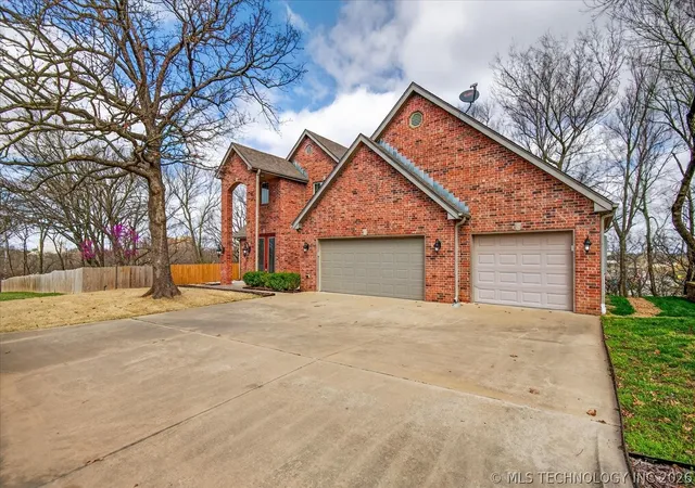 Photo 2 of Single family home for sale at 618 Kenwood Dr, Bartlesville, OK 74006 | MLS# 2608337 | Listing updated on 2026-09-10