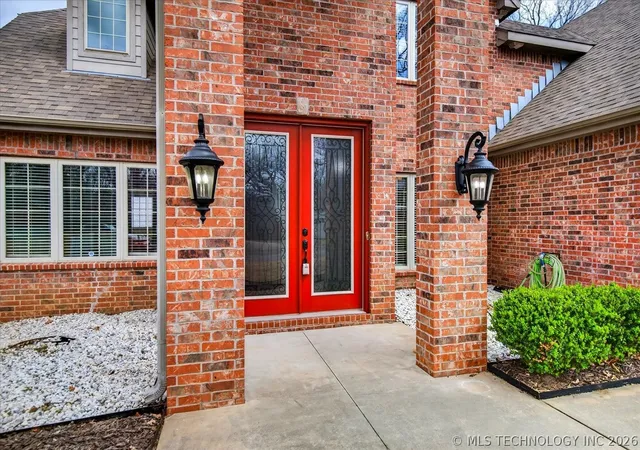 Photo 3 of Single family home for sale at 618 Kenwood Dr, Bartlesville, OK 74006 | MLS# 2608337 | Listing updated on 2026-09-10