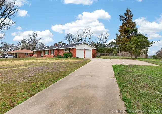 Photo 3 of Single family home for sale at 701 Winding Way, Bartlesville, OK 74006 | MLS# 2608707 | Listing updated on 2026-09-11