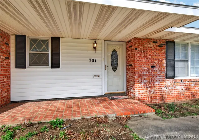 Photo 3 of Single family home for sale at 701 Winding Way, Bartlesville, OK 74006 | MLS# 2608707 | Listing updated on 2026-09-11