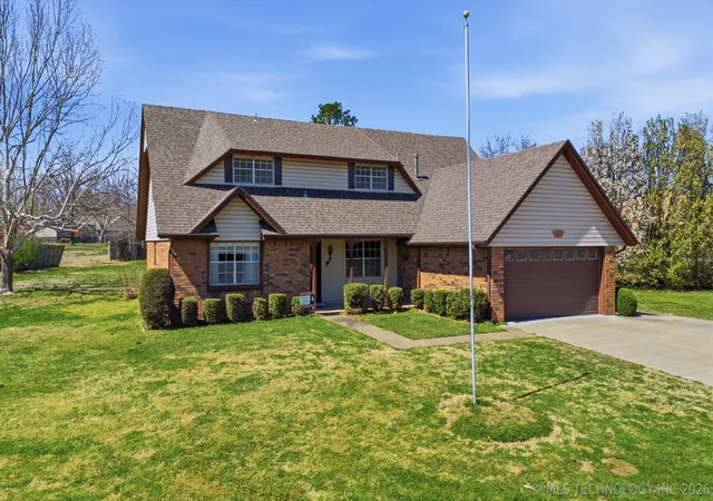 Photo 3 of Sale Pending at 9160 N 153rd Eastavenue, Owasso, OK 74055 | MLS# 2608928 | Listing updated on 2026-09-16