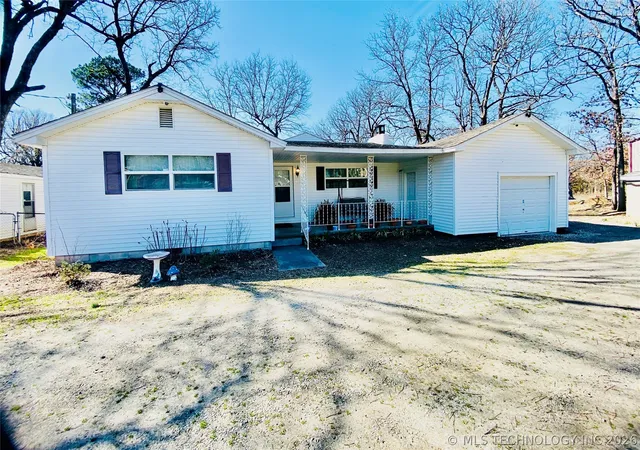Photo 1 of Single family home for sale at 264 Se Main St, Checotah, OK 74426 | MLS# 2609035 | Listing updated on 2026-09-08