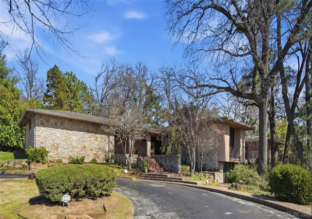 Photo 3 of Sale Pending at 4343 S Victor Ave, Tulsa, OK 74105 | MLS# 2608603 | Listing updated on 2026-09-12
