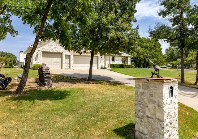 Photo 3 of Sale Pending at 33389 S Coves Dr, Afton, OK 74331 | MLS# 2608743 | Listing updated on 2026-09-14