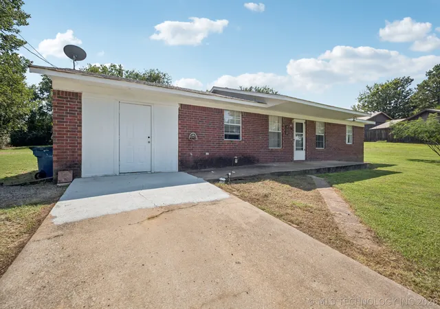 Photo 2 of Single family home for sale at 770 Nw Seneca, Mc Alester, OK 74501 | MLS# 2609216 | Listing updated on 2026-09-03