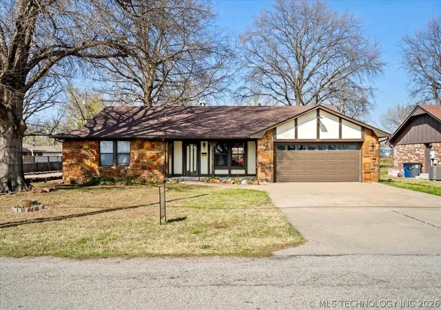 Single family home for sale at 10815 E 7th Street, Tulsa, OK 74128 | MLS# 2609554