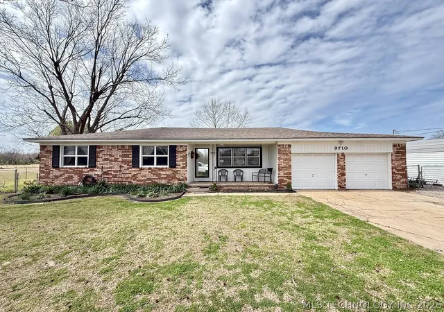 Photo 3 of Sale Pending at 9710 S 193rd Eastavenue, Broken Arrow, OK 74014 | MLS# 2609700 | Listing updated on 2026-09-29