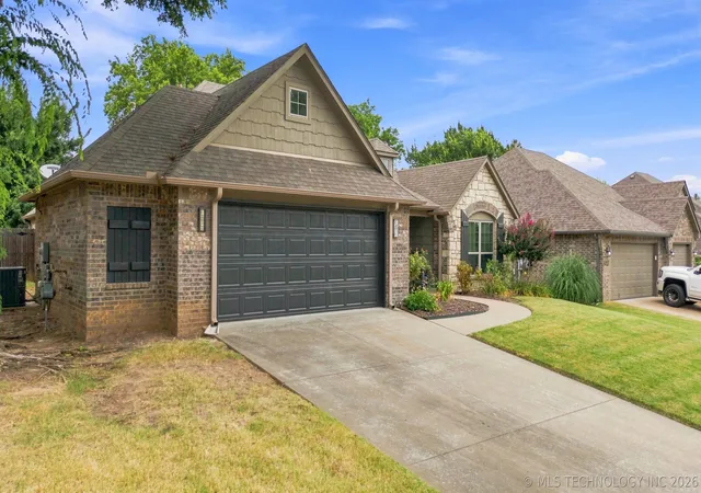 Photo 2 of Sale Pending at 1808 E Jacksonville St, Broken Arrow, OK 74012 | MLS# 2609846 | Listing updated on 2026-09-17