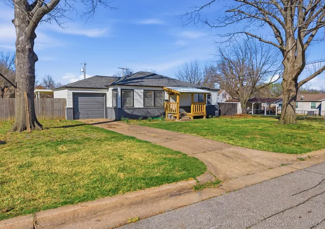 Photo 3 of Sale Pending at 5335 E 4th Terrace S, Tulsa, OK 74112 | MLS# 2609884 | Listing updated on 2026-09-14