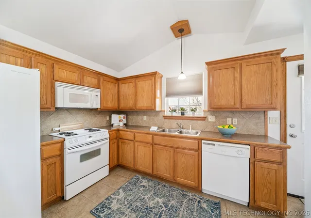 Photo 3 of Single family home for sale at 447684 Anchors End #37, Ketchum, OK 74349 | MLS# 2609844 | Listing updated on 2026-10-04
