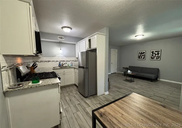Listing Photo 5 - Condo for sale in building located at 1313 E 48th St, Tulsa, OK 74105 - Unit #14