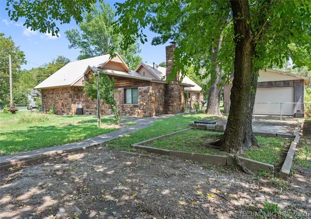 Photo 3 of Single family home for sale at 811 N State St, Wagoner, OK 74467 | MLS# 2610273 | Listing updated on 2026-09-09