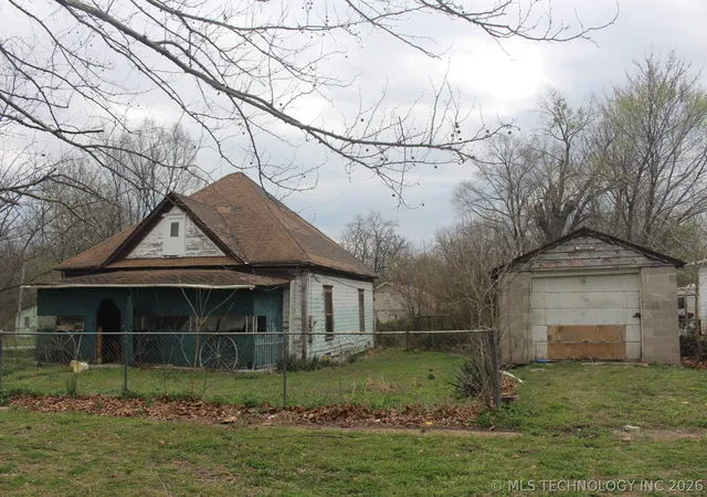 Photo 1 of Sale Pending at 300 Cherry St, Chelsea, OK 74016 | MLS# 2610580 | Listing updated on 2026-10-22