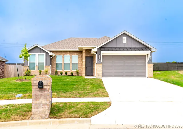 Photo 1 of Single family home for sale at 100 S 26th Street, Collinsville, OK 74021 | MLS# 2610861 | Listing updated on 2026-09-14