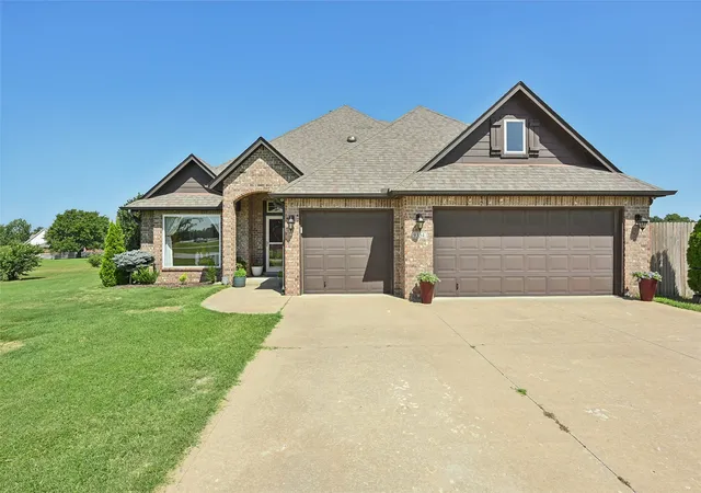 Photo 1 of Sale Pending at 9354 S 282nd Eastavenue, Broken Arrow, OK 74014 | MLS# 2610148 | Listing updated on 2026-09-14