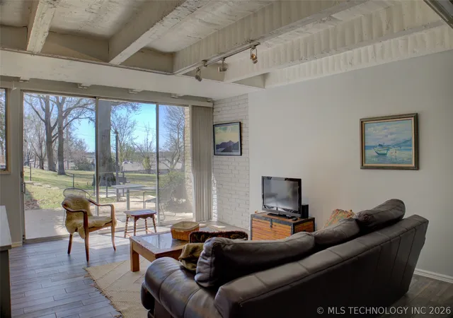 Listing Photo 3 - Condo for sale in building located at 611 W 15th St, Tulsa, OK 74127 - Unit #E1