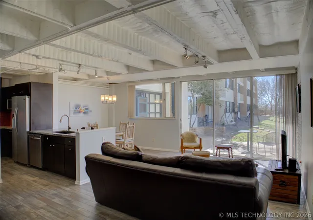 Listing Photo 4 - Condo for sale in building located at 611 W 15th St, Tulsa, OK 74127 - Unit #E1