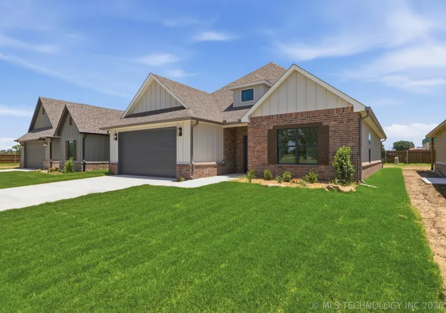 Photo 2 of Single family home for sale at 1009 S Chickasaw St, Skiatook, OK 74070 | MLS# 2611711 | Listing updated on 2026-09-14