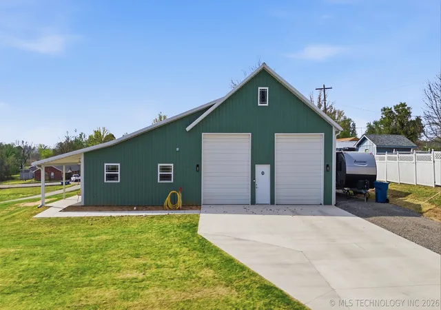 Photo 3 of Single family home for sale at 510 W Pine St, Drumright, OK 74030 | MLS# 2610245 | Listing updated on 2026-09-30