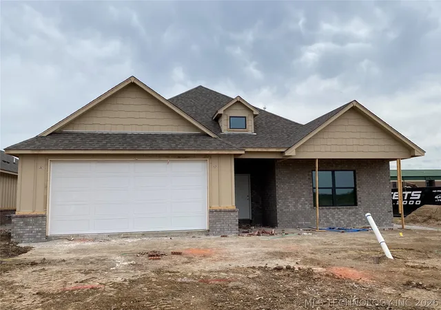 Photo 2 of Single family home for sale at 1013 S Chickasaw St, Skiatook, OK 74070 | MLS# 2611728 | Listing updated on 2026-09-14