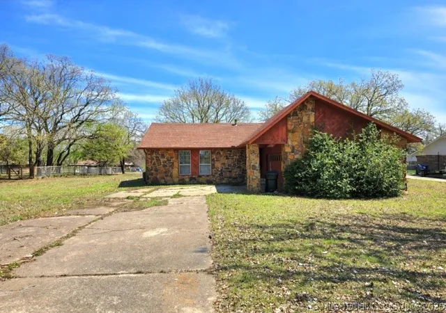 Photo 2 of Sale Pending at 1511 Timber Ridge Dr, Cleveland, OK 74020 | MLS# 2611939 | Listing updated on 2026-09-09