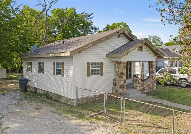 Photo 1 of Sale Pending at 831 C St Se, Ardmore, OK 73401 | MLS# 2611933 | Listing updated on 2026-09-08