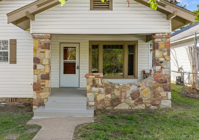 Photo 2 of Sale Pending at 831 C St Se, Ardmore, OK 73401 | MLS# 2611933 | Listing updated on 2026-09-08