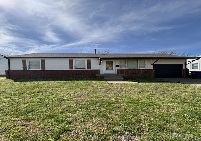 Photo 1 of Sale Pending at 828 N Darlington Ave, Tulsa, OK 74115 | MLS# 2612069 | Listing updated on 2026-08-31