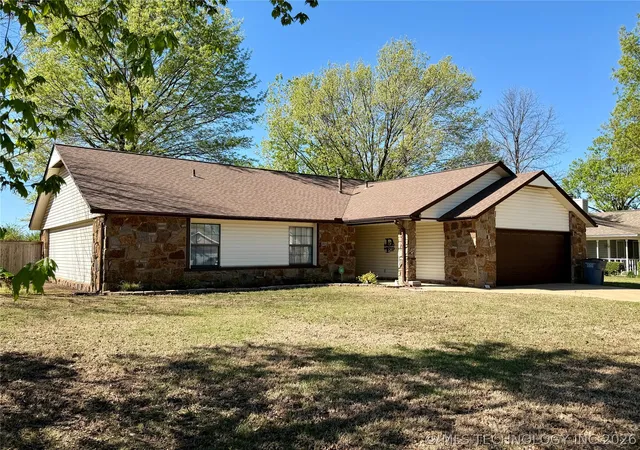 Photo 1 of Sale Pending at 1807 Sw 4th Street, Wagoner, OK 74467 | MLS# 2611944 | Listing updated on 2026-09-03