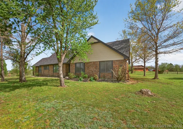 Photo 3 of Sale Pending at 19132 E Summer Ln, Claremore, OK 74019 | MLS# 2612177 | Listing updated on 2026-09-11