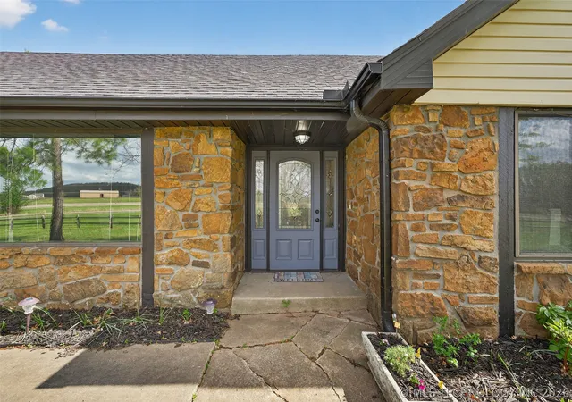 Photo 3 of Sale Pending at 19132 E Summer Ln, Claremore, OK 74019 | MLS# 2612177 | Listing updated on 2026-09-11