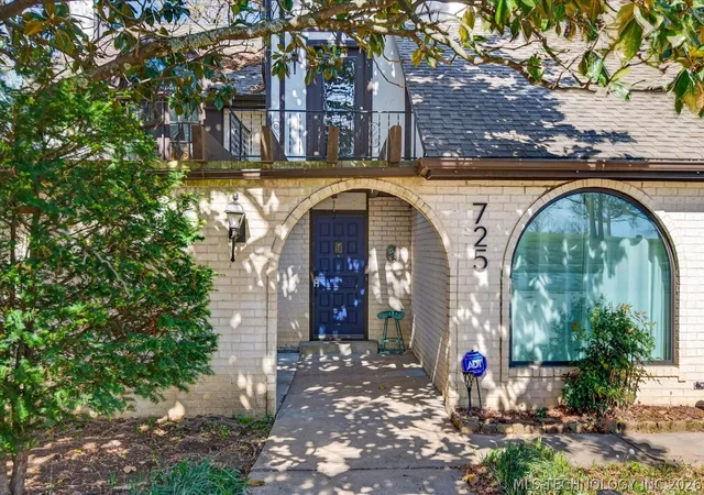 Photo 1 of Single family home for sale at 725 Kenwood Dr, Bartlesville, OK 74006 | MLS# 2610496 | Listing updated on 2026-10-05