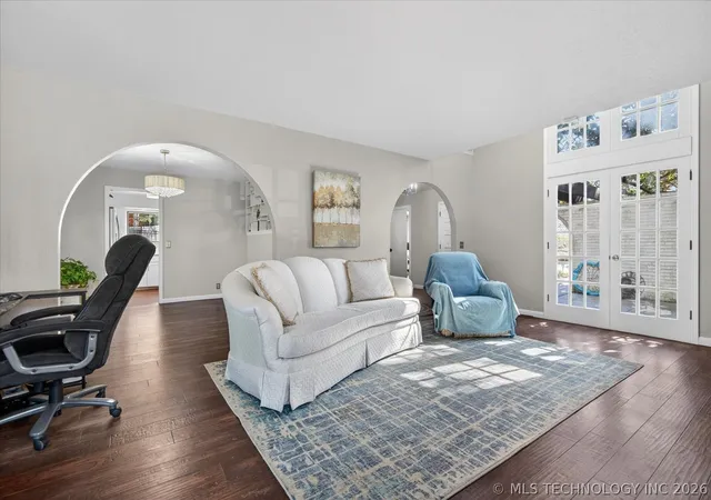 Photo 3 of Single family home for sale at 725 Kenwood Dr, Bartlesville, OK 74006 | MLS# 2610496 | Listing updated on 2026-10-05