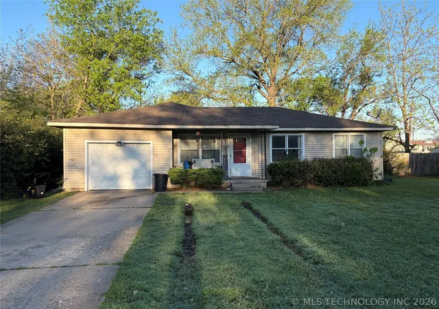 Photo 1 of Single family home for sale at 16 S Indianola St, Pryor, OK 74361 | MLS# 2612433 | Listing updated on 2026-09-14