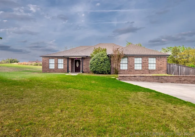 Photo 1 of Single family home for sale at 909 Fireside Est, Mc Alester, OK 74501 | MLS# 2612552 | Listing updated on 2026-08-31