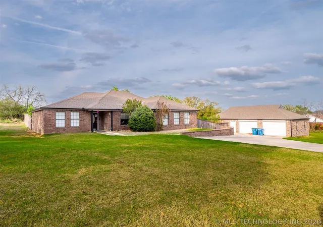 Photo 3 of Single family home for sale at 909 Fireside Est, Mc Alester, OK 74501 | MLS# 2612552 | Listing updated on 2026-08-31
