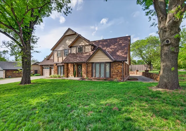 Photo 2 of Single family home for sale at 2550 Regency Rd, Bartlesville, OK 74006 | MLS# 2612328 | Listing updated on 2026-08-31