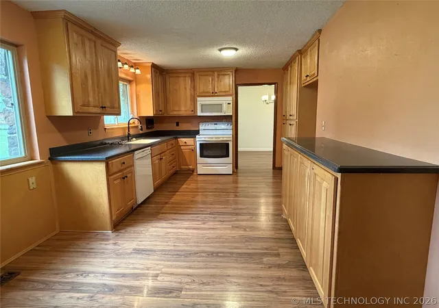 Photo 3 of Single family home for sale at 3206 Monta Pl, Muskogee, OK 74403 | MLS# 2612836 | Listing updated on 2026-09-04